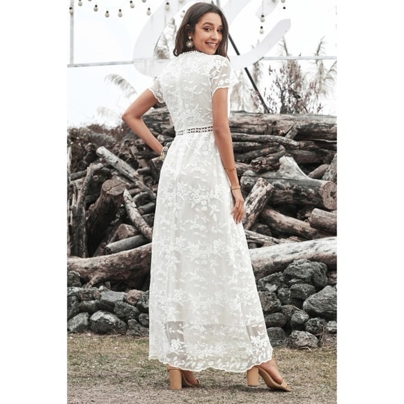 Boho White Lace V-Neck Maxi Dress - Picture 3 of 5